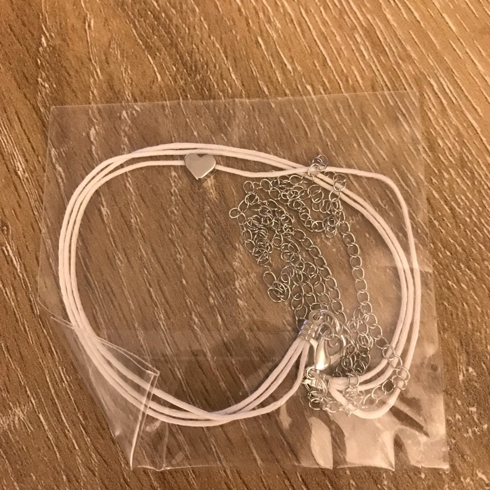 BNWOT White Heart Bracelet